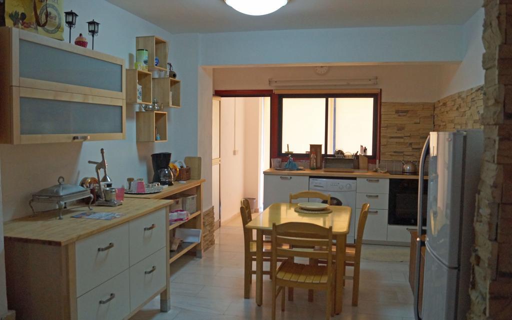 Destalo Court Larnaca Apartment Habitación foto