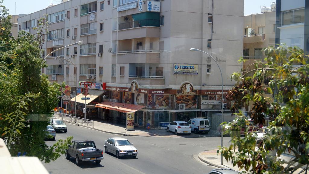 Destalo Court Larnaca Apartment Exterior foto